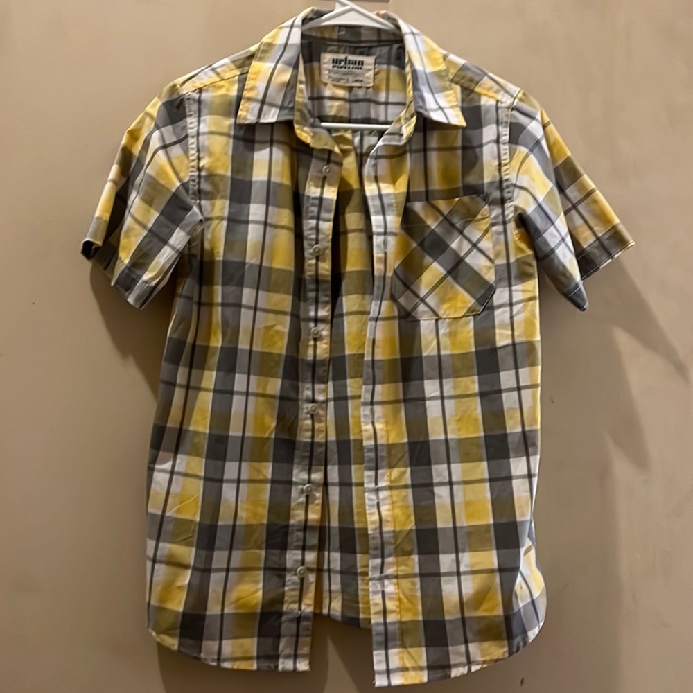 Urban Pipeline Kids Large yellow, white, and gray button up top. Worn few time.